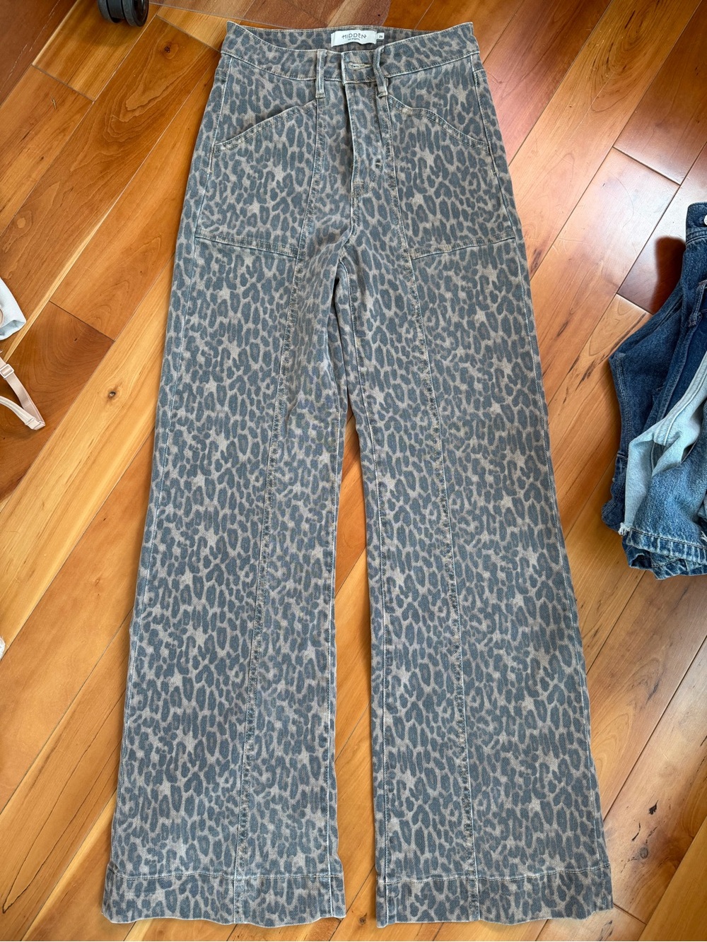 High-Rise Wide Leg Leopard Print Jeans - Gray